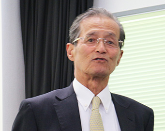 挨拶する森田社長